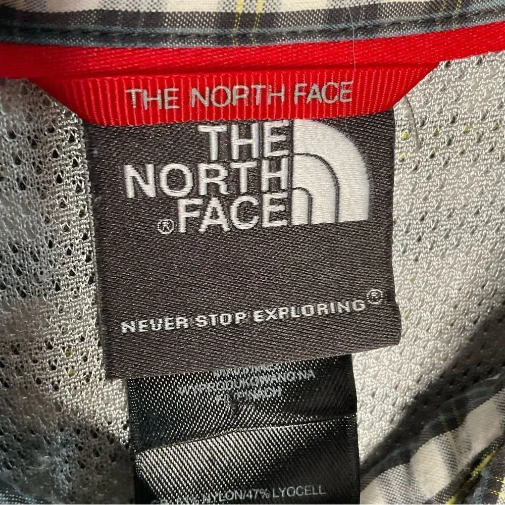The North‎ Face Men's Short Sleeve Casual Button Up Plaid Green Shirt - Size L